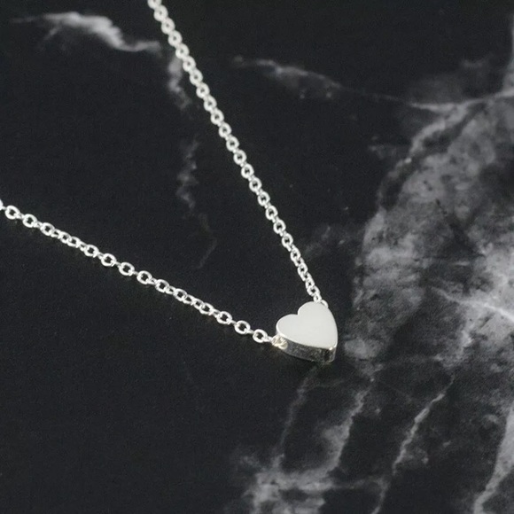 NWT Dainty Heart Silver Toned Necklace Jewelry - Picture 2 of 5
